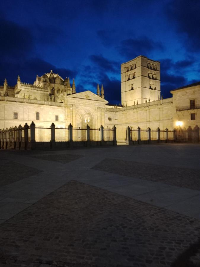 La Casita De Miguel, Con Garaje Y Piscina * Zamora